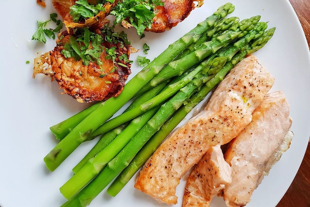 Baked fish with asparagus on the low-carb diet menu